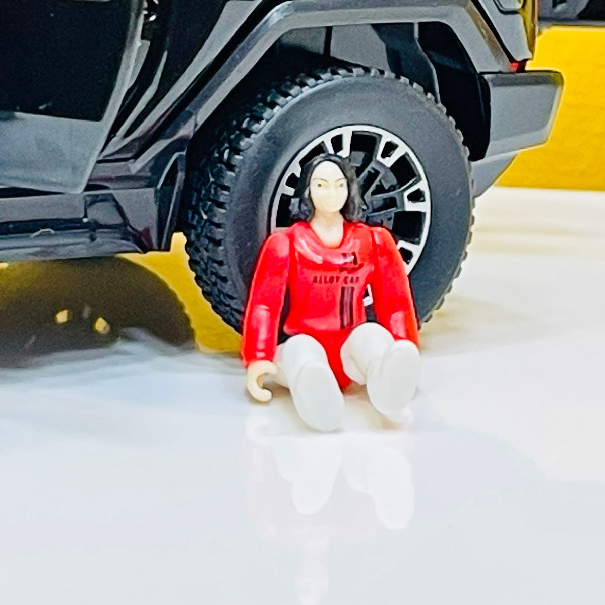 1:32 Diecast Hummer EV Pickup Truck with Miniature - Cabriolet