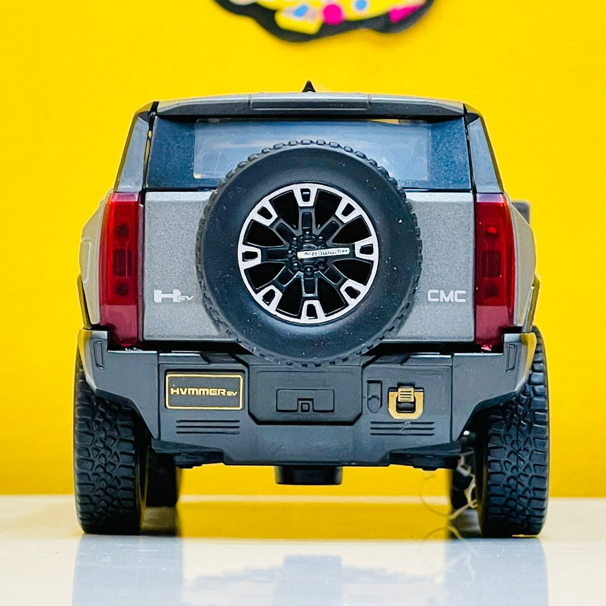 1:32 Diecast Hummer EV Pickup Truck with Miniature - Cabriolet