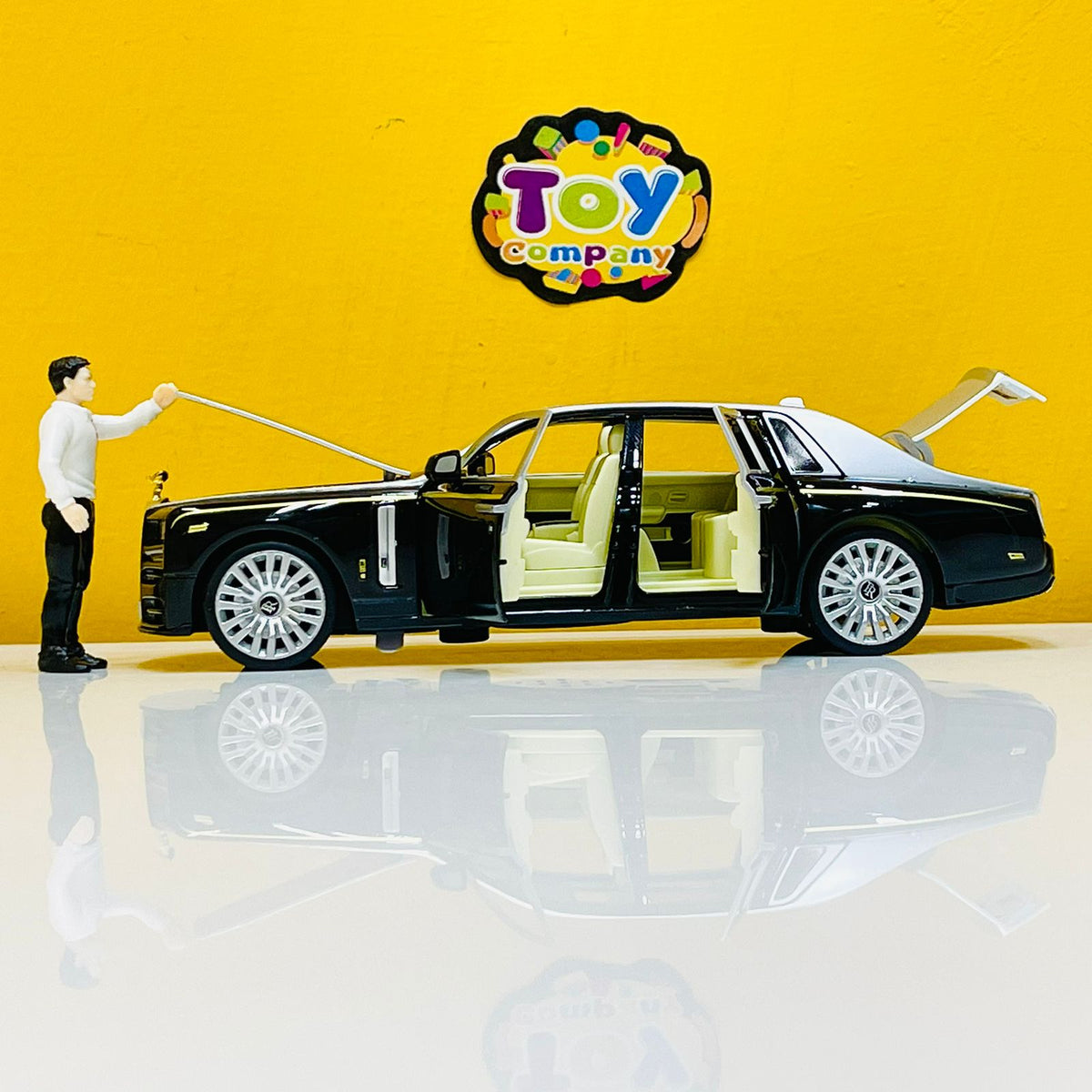 1:32 Diecast Metal Rolls Royce Phantom with a Minature