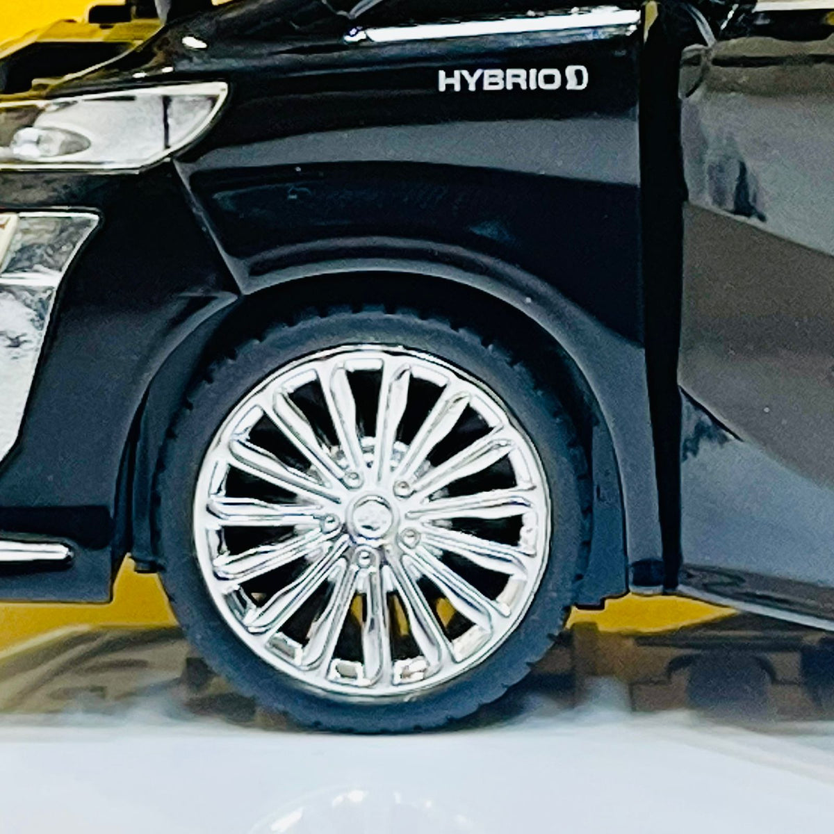 1:24 Diecast Toyota Velfire MPV Van