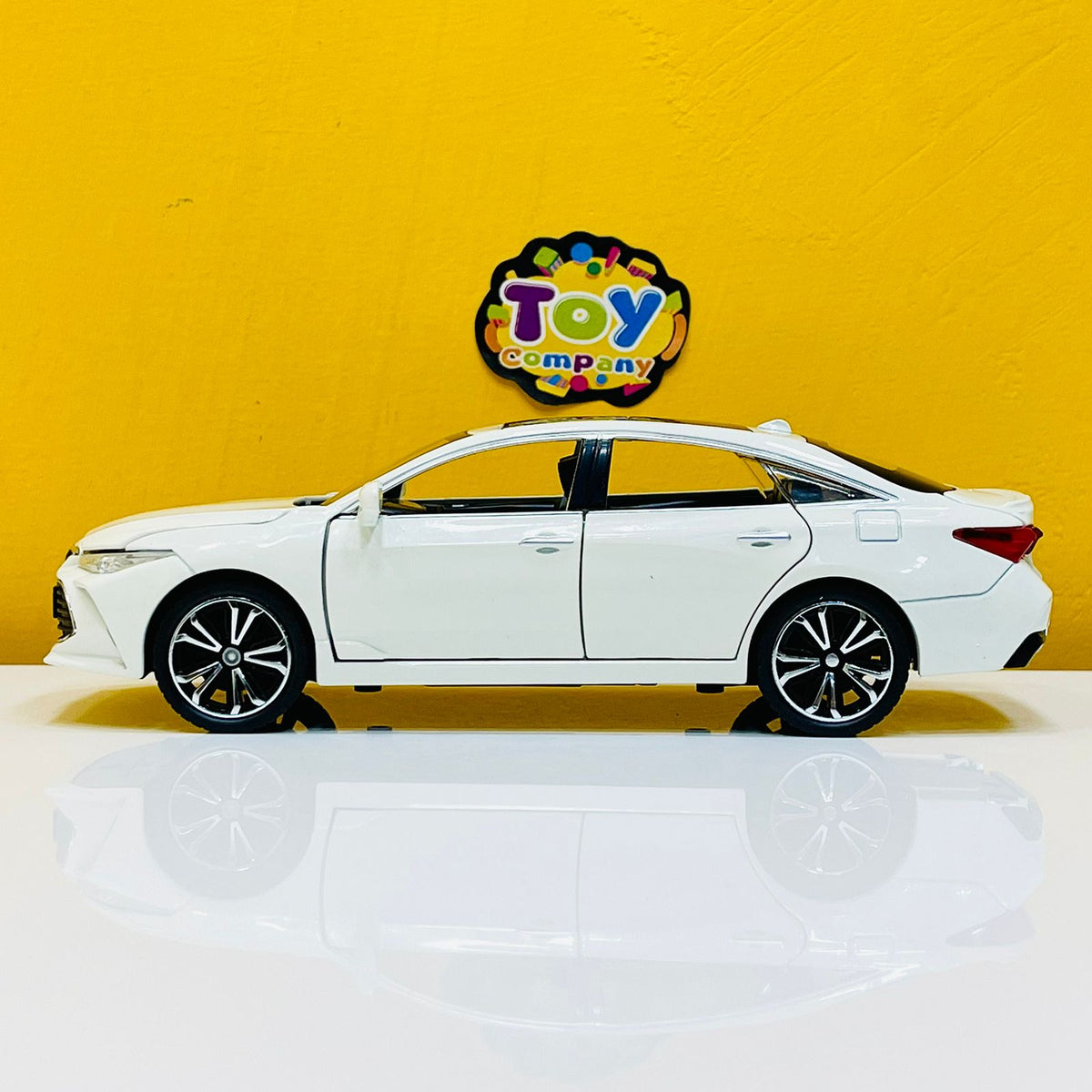 1:24 Diecast Toyota Avalon Model Car