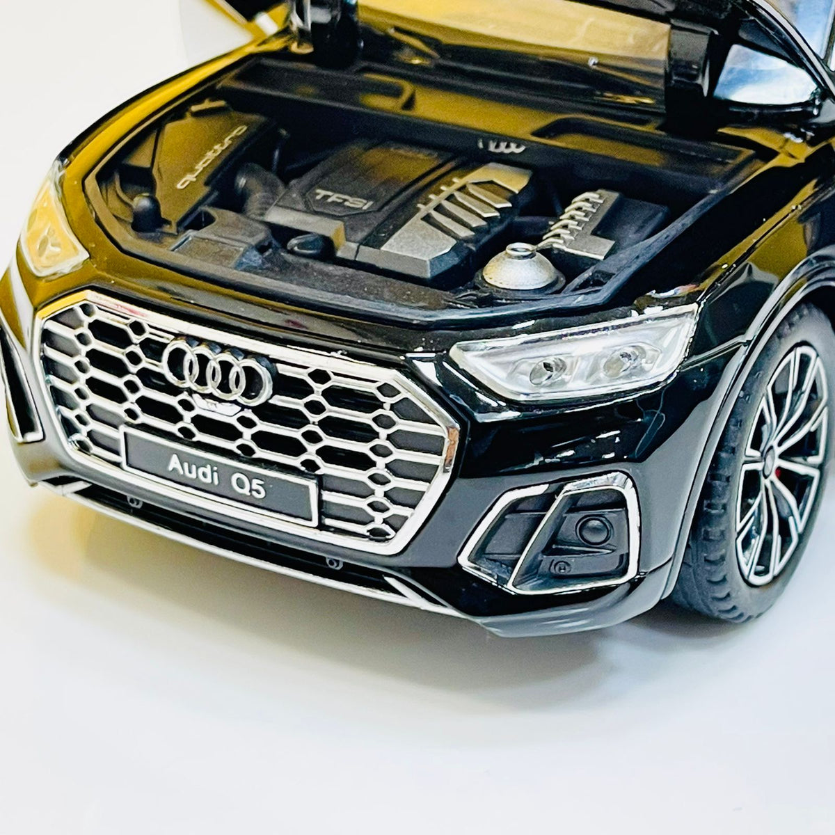 1:24 Diecast Audi Q5 - Licensed model