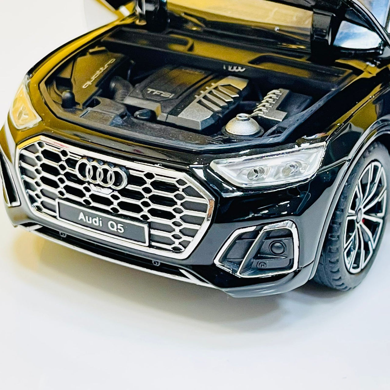 1:24 Diecast Audi Q5 - Licensed model