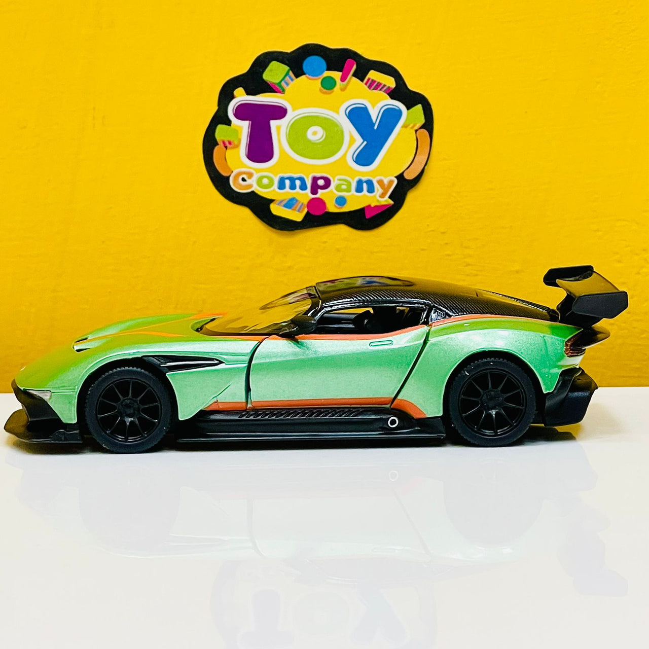 Kinsmart Aston Martin Vulcan - Printed