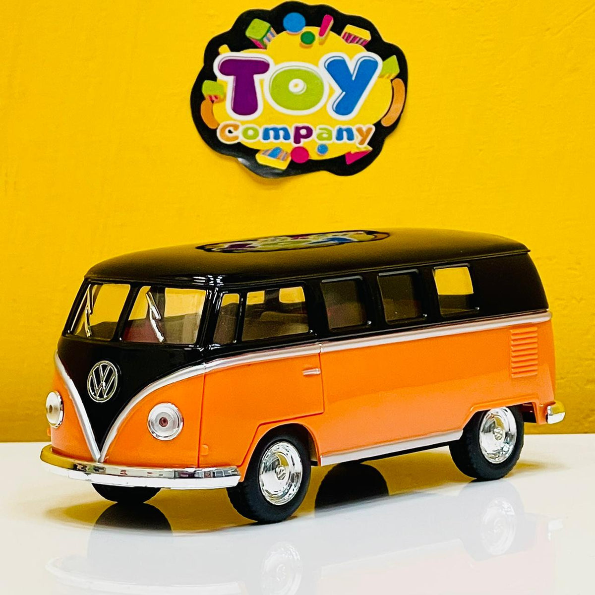 Kinsmart 1:32 1962 Volkswagen Classical Bus