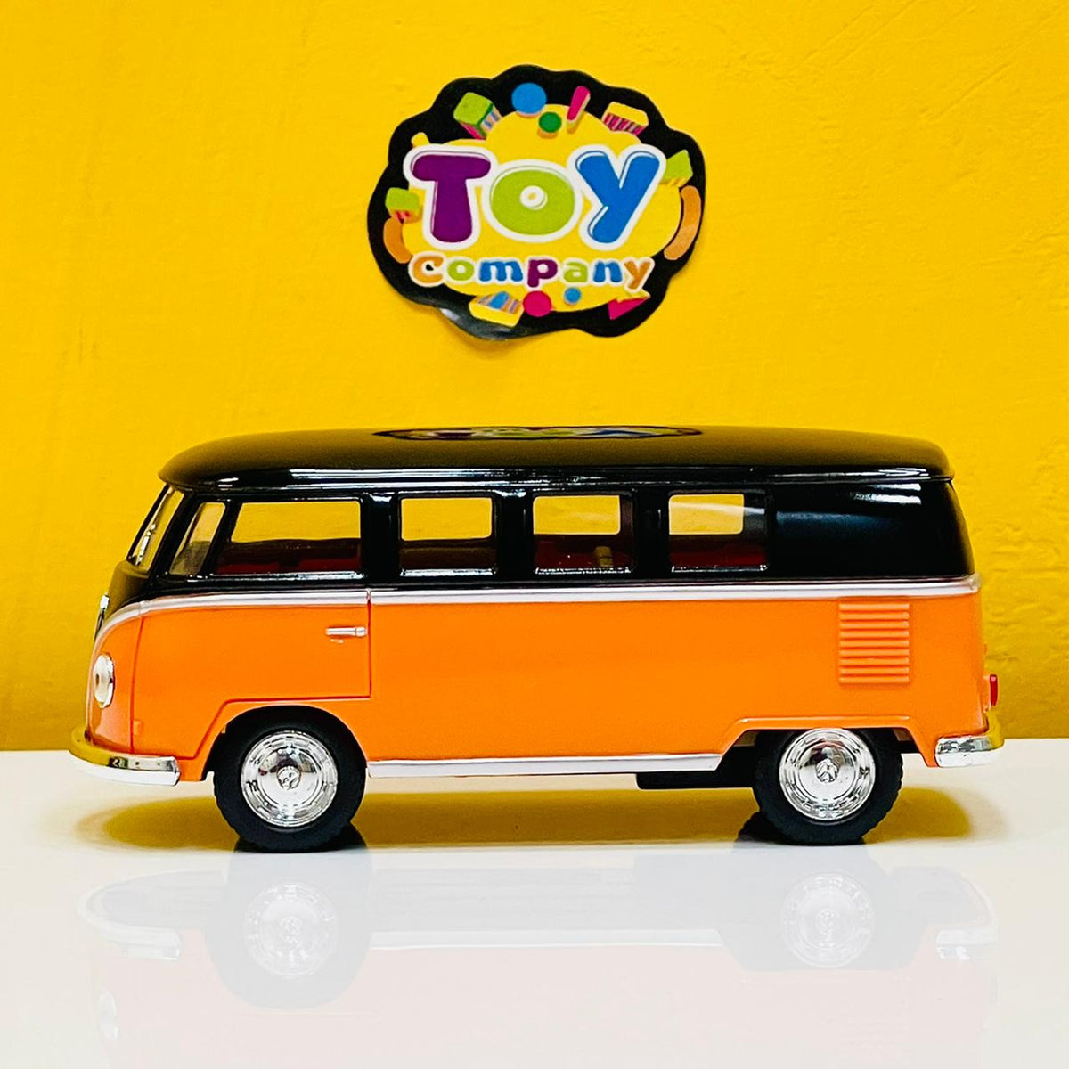 Kinsmart 1:32 1962 Volkswagen Classical Bus