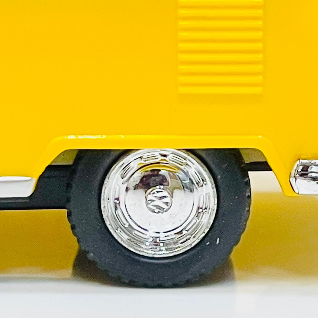 Kinsmart 1:32 1962 Volkswagen Classical Bus