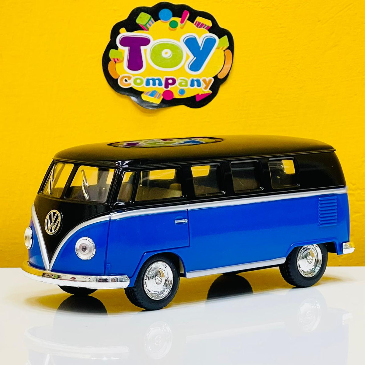 Kinsmart 1:32 1962 Volkswagen Classical Bus