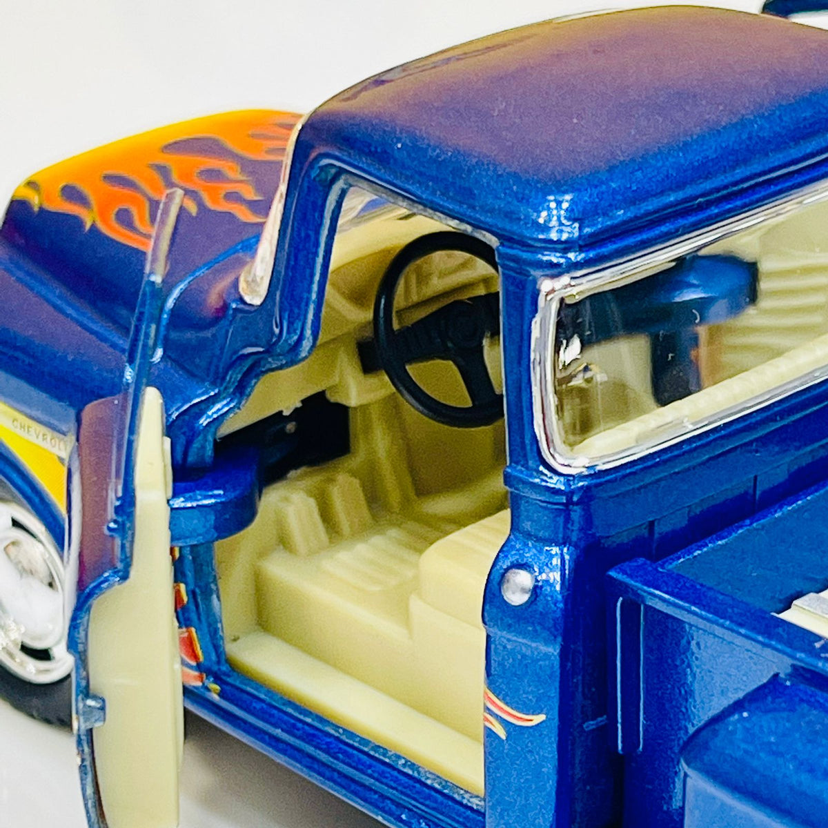 Kinsmart 1:32 1955 Chevy Stepside Pickup Truck - Printed