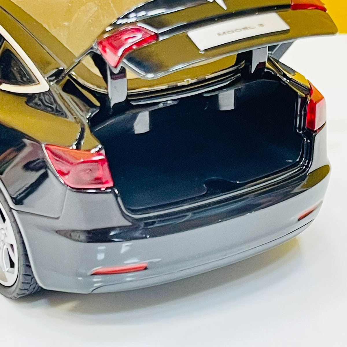 Tesla Model 3 Diecast Model Car 1:24 scale