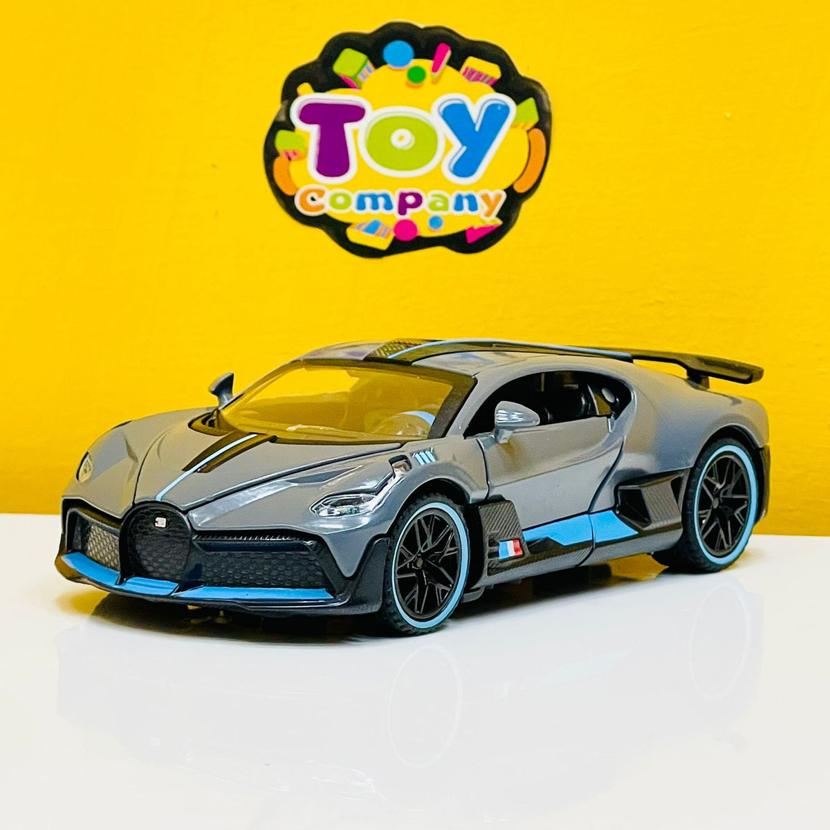 Die-cast Metal 1:32 Bugatti Divo