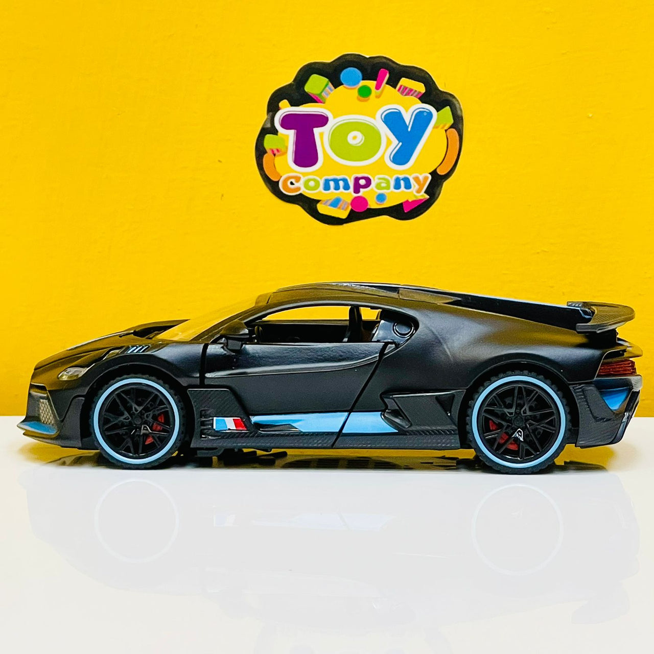 Die-cast Metal 1:32 Bugatti Divo