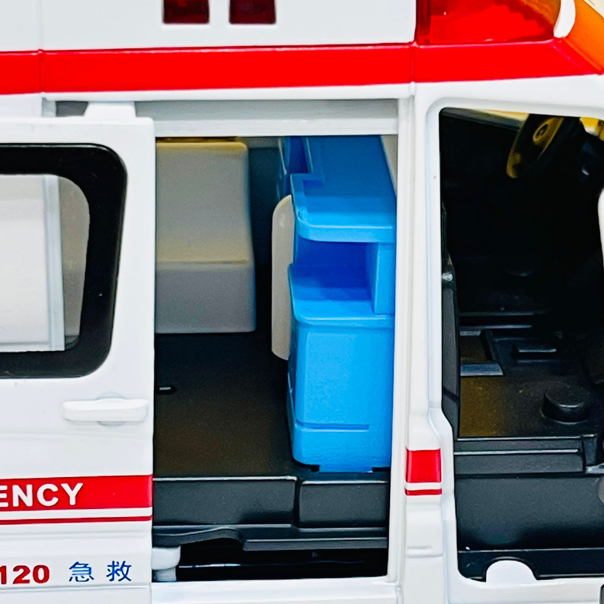 1:32 Diecast Ambulance Mercedes Benz Sprinter