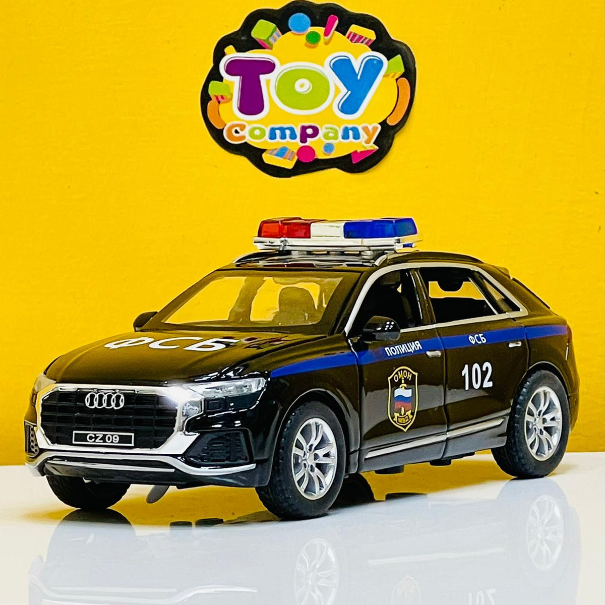 1:32 Diecast Audi Q8 Police Car