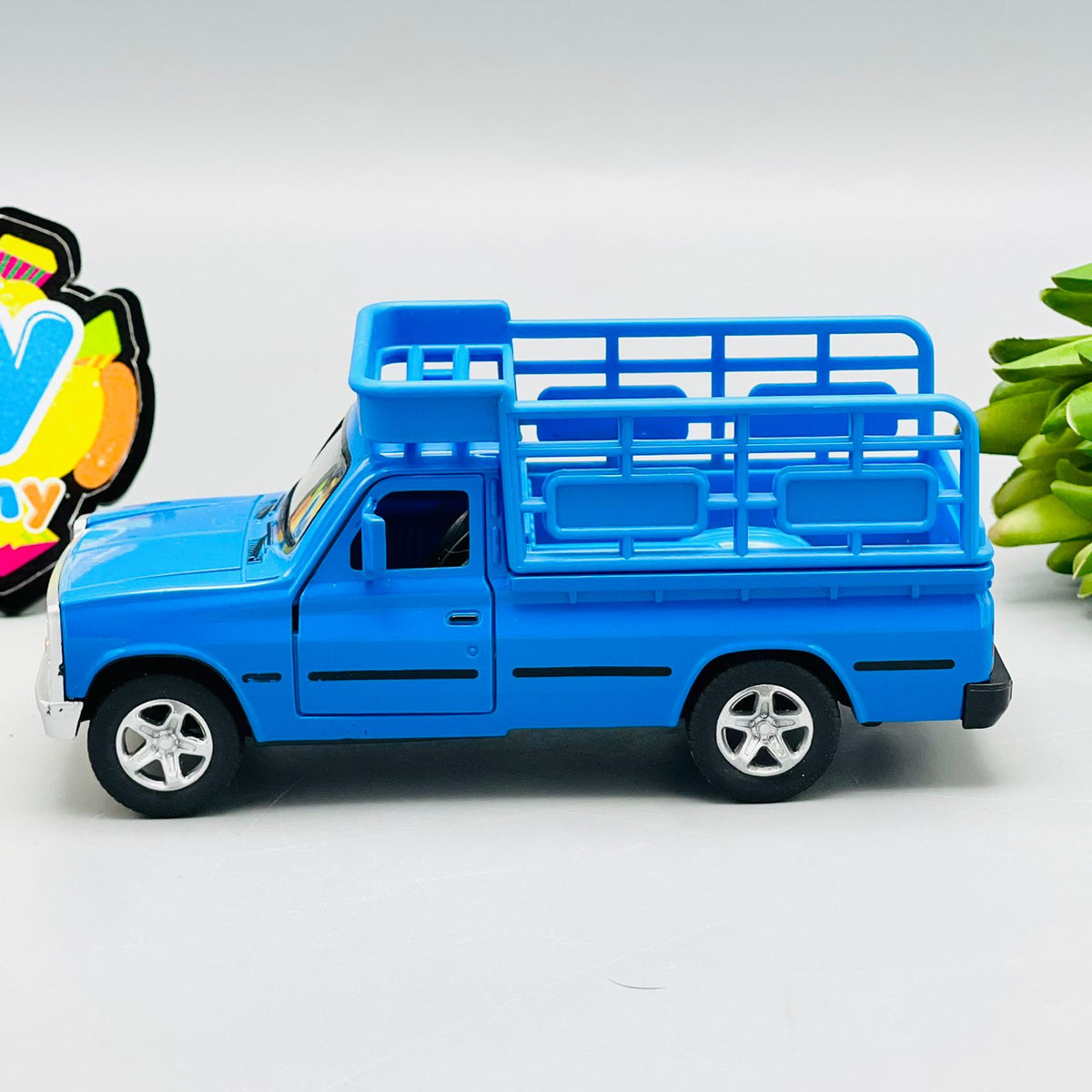 1:32 Diecast Animal Transporter Pickup Truck