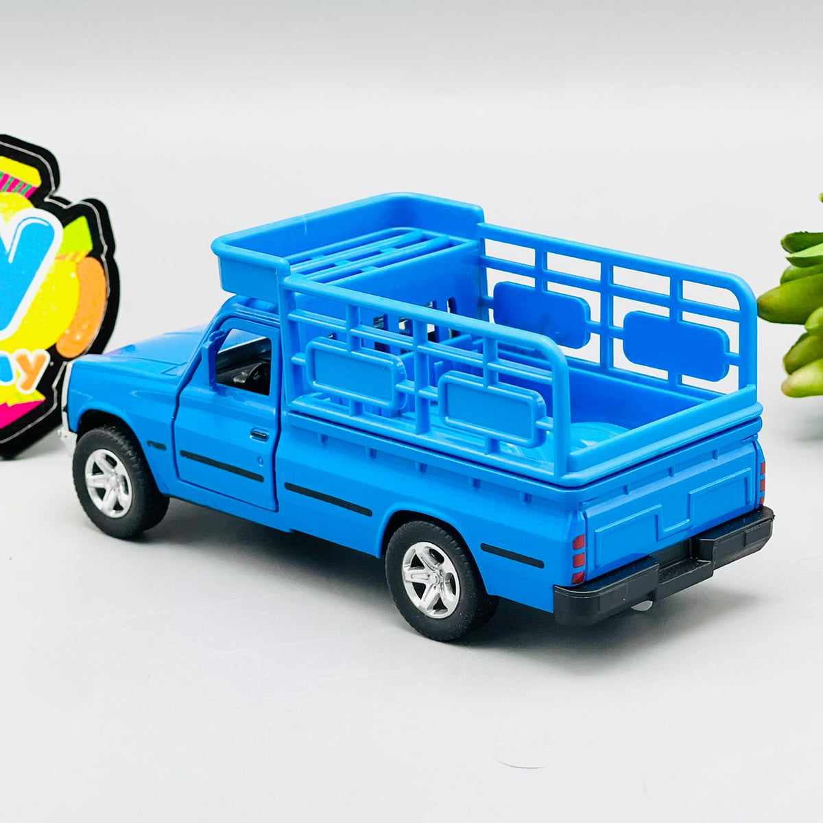 1:32 Diecast Animal Transporter Pickup Truck
