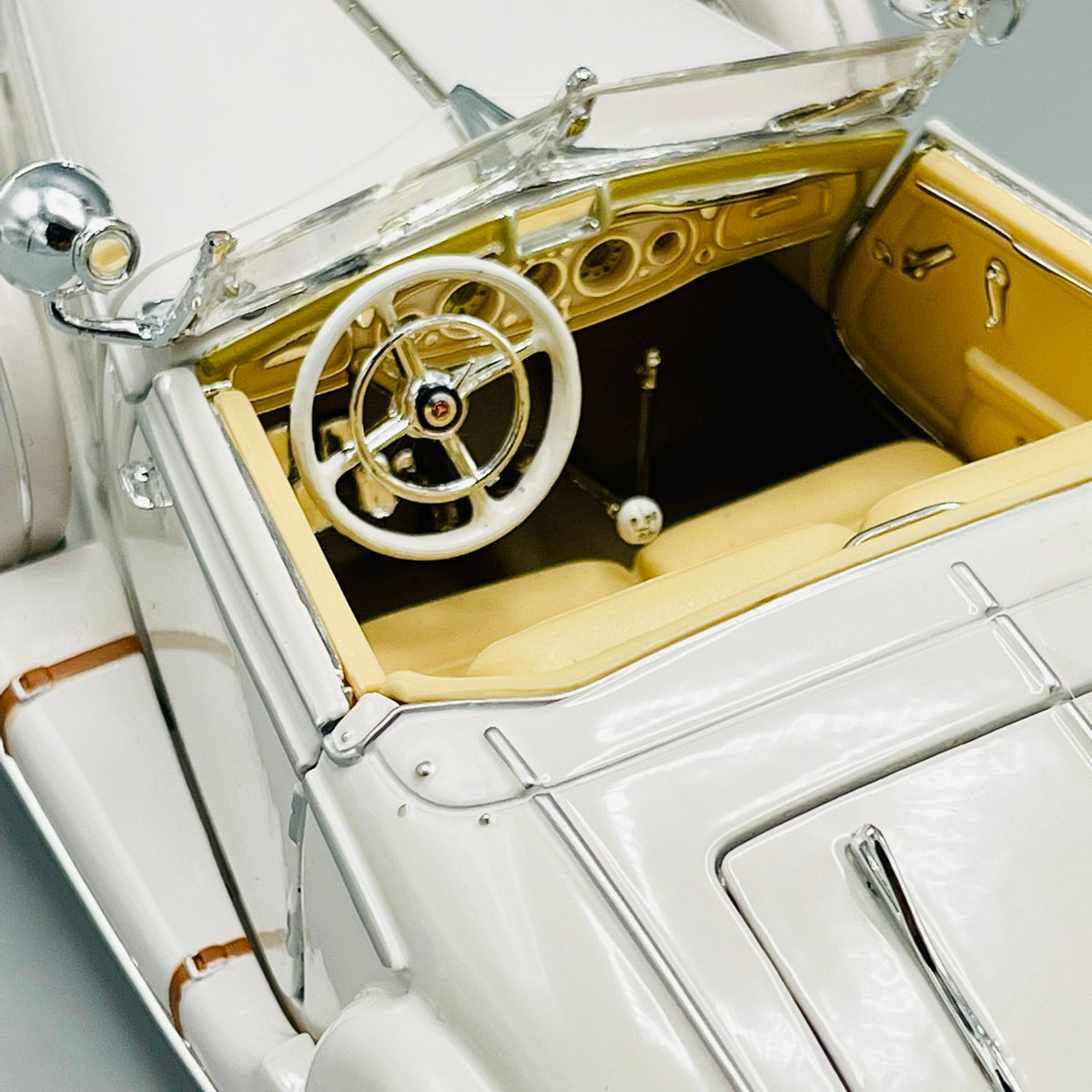 Maisto 1:18 Premier Edition 1936 Mercedez K Typ Specialroadster