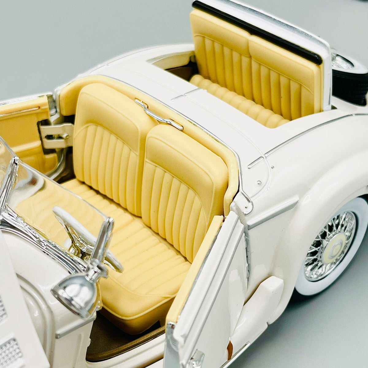 Maisto 1:18 Premier Edition 1936 Mercedez K Typ Specialroadster