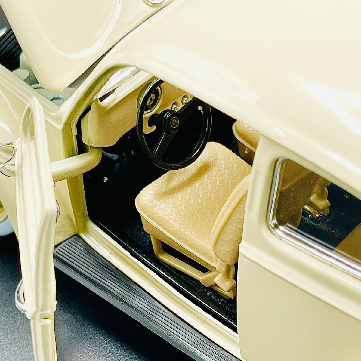 Bburago 1:18 1955 Volkswagen Kafer-Beetle