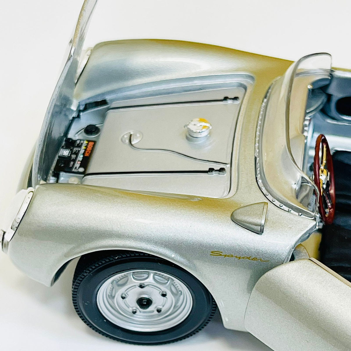 Maisto 1:18 Special Edition Porsche 550 A Spyder Convertible