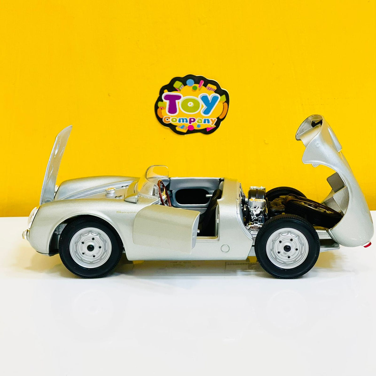 Maisto 1:18 Special Edition Porsche 550 A Spyder Convertible