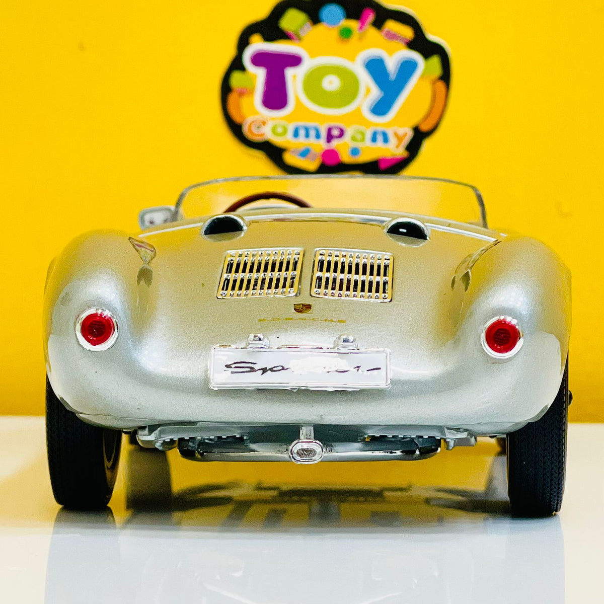 Maisto 1:18 Special Edition Porsche 550 A Spyder Convertible