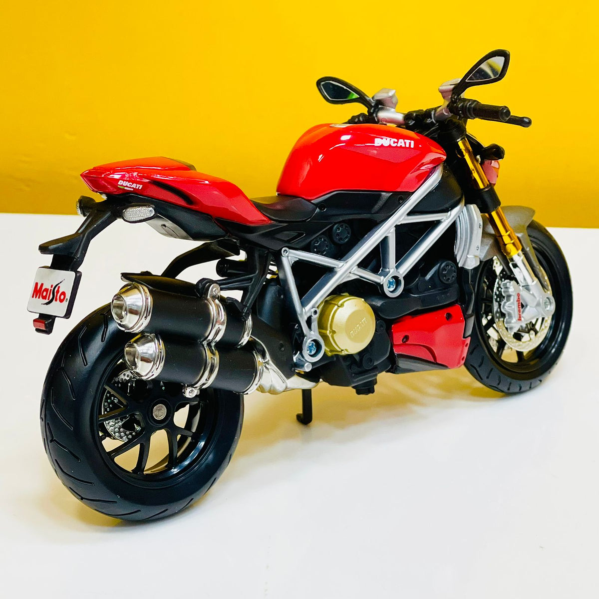 Maisto Diecast 1:12 Ducati Streetfighter-S Model Bike