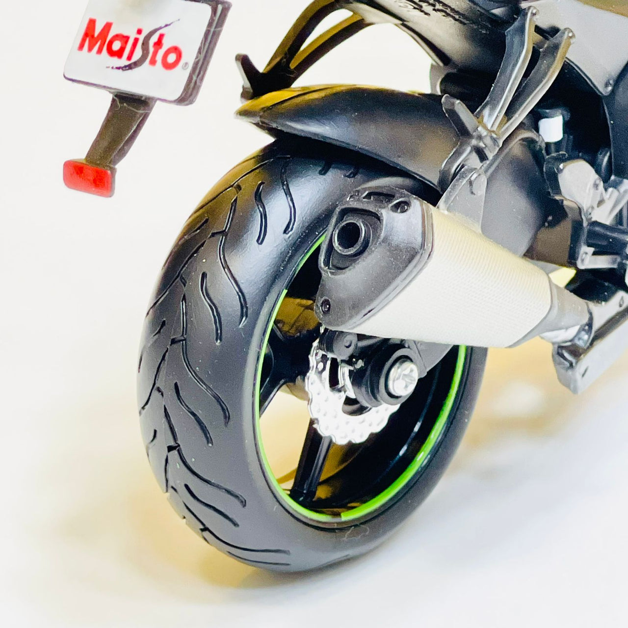 Maisto Diecast 1:12 Kawasaki Ninja ZX-10R