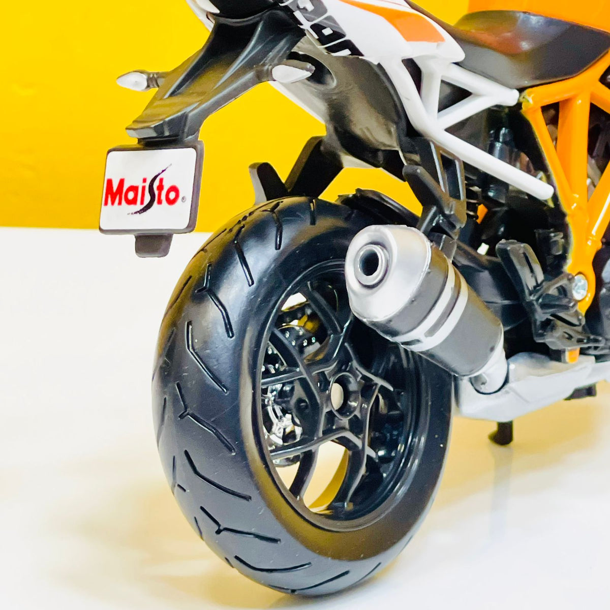 Maisto Diecast 1:12 KTM 1290 Super Duke-R Model Bike