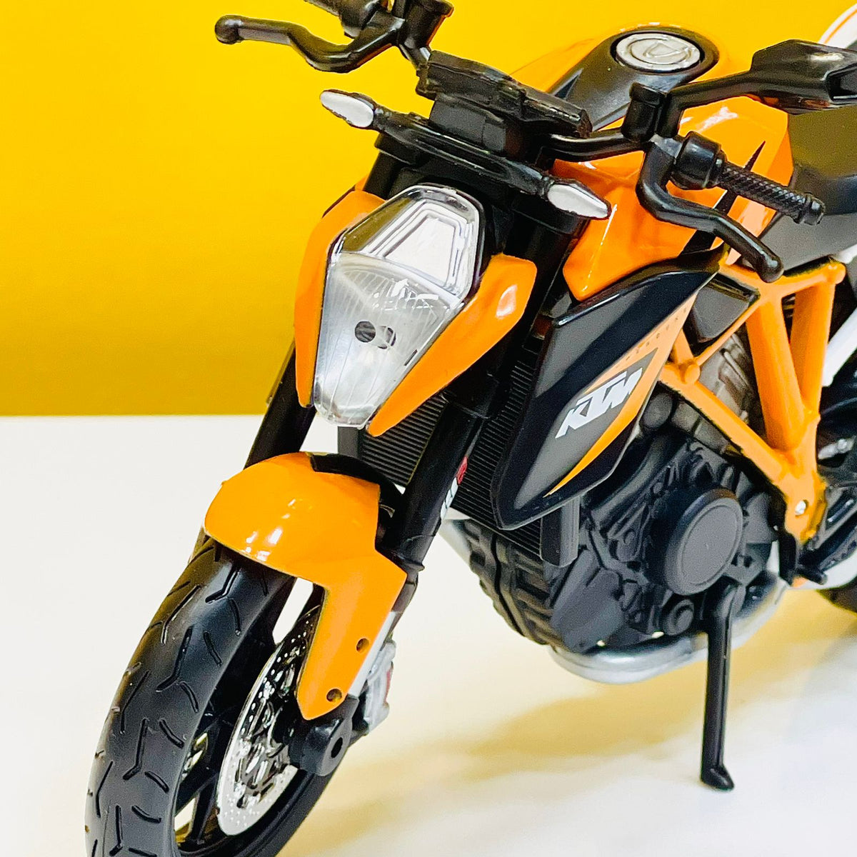 Maisto Diecast 1:12 KTM 1290 Super Duke-R Model Bike