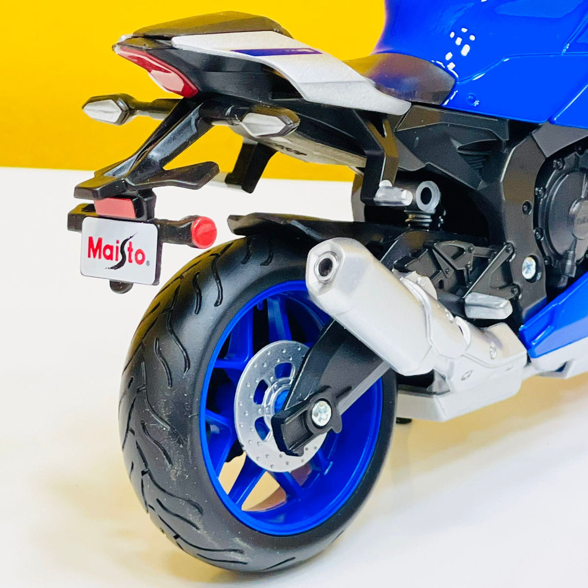 Maisto Diecast 1:12 Yamaha YZF-R1 2021 Model Bike