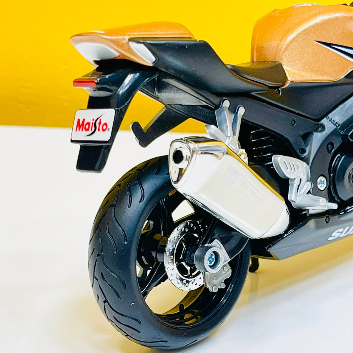 Maisto Diecast 1:12 Suzuki GSX-R 1000 Model Bike