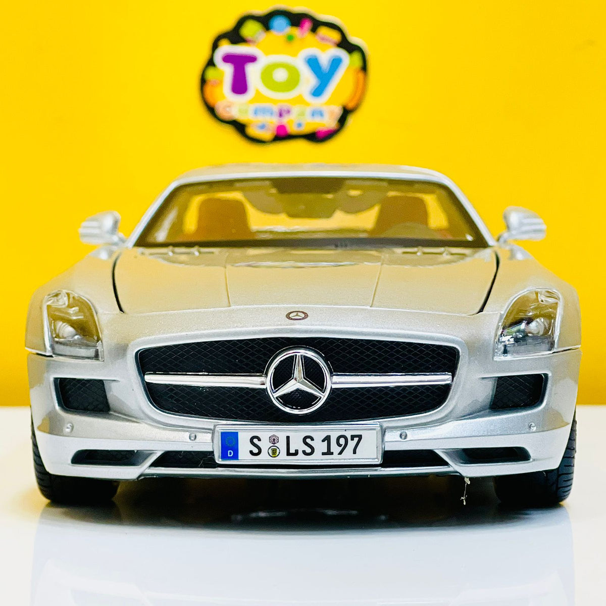 Maisto 1:18 Mercedes-Benz SLS AMG Model Car