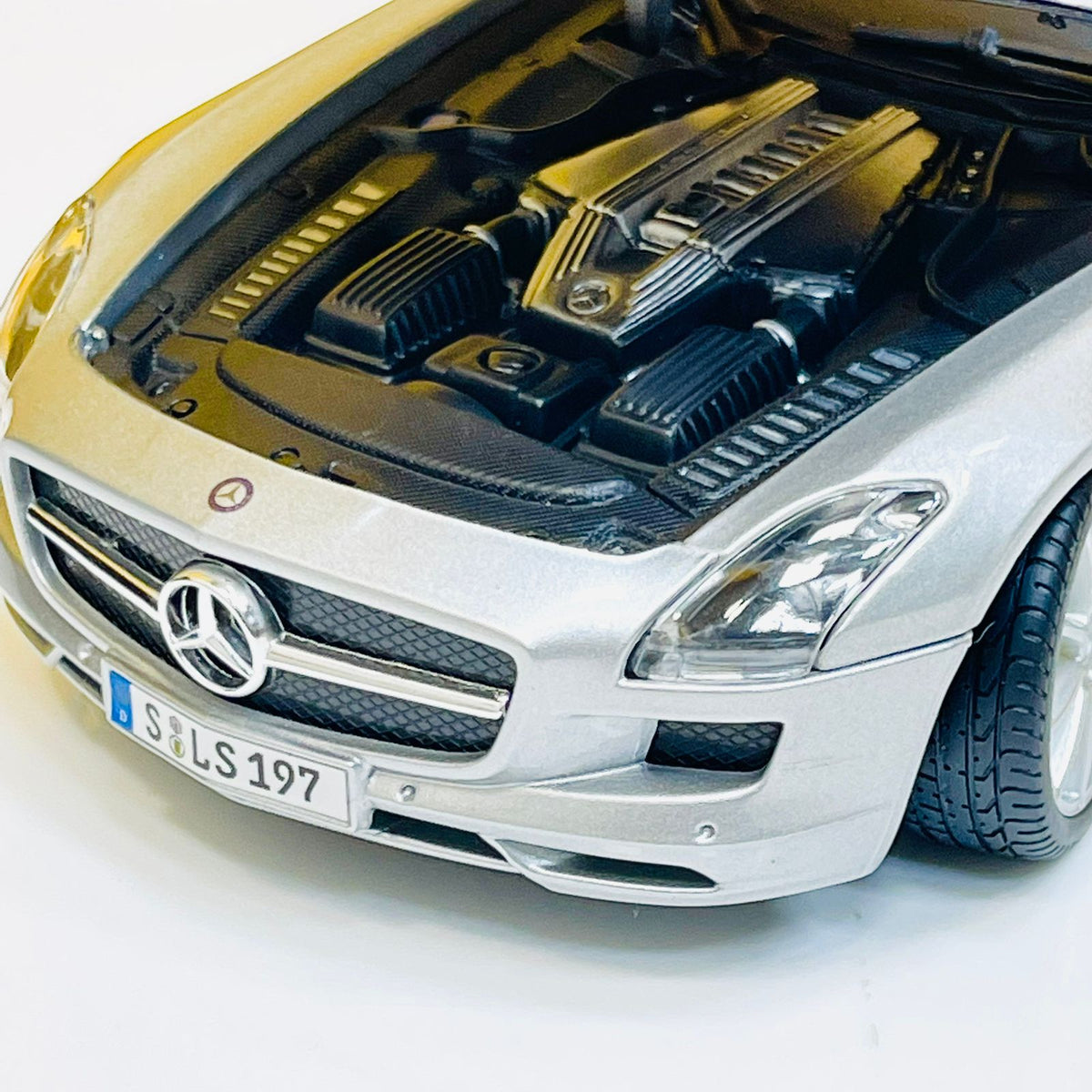 Maisto 1:18 Mercedes-Benz SLS AMG Model Car