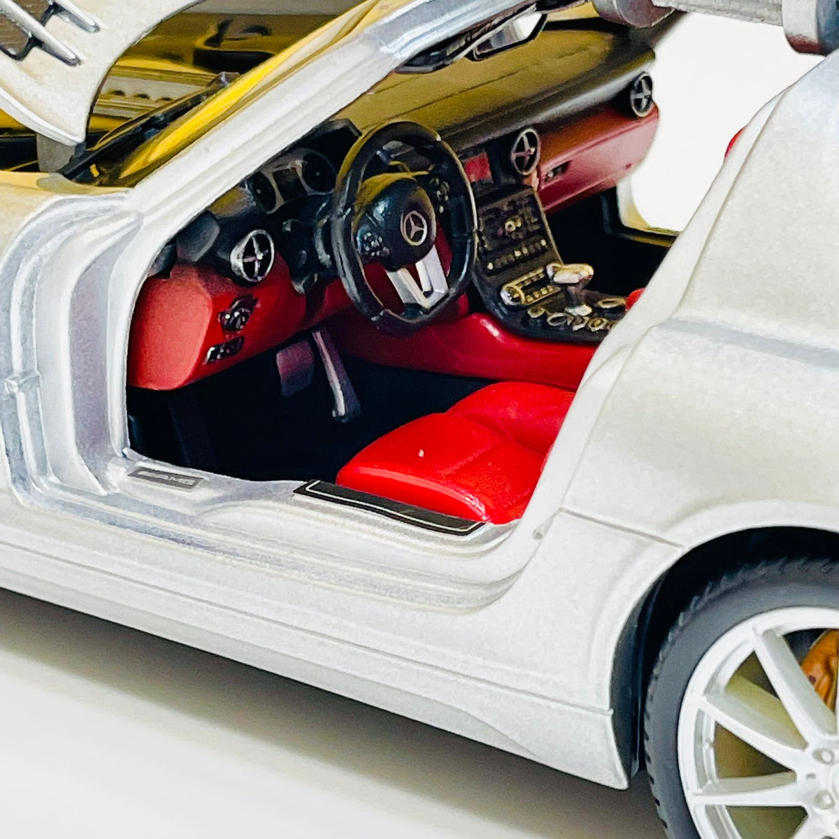 Maisto 1:18 Mercedes-Benz SLS AMG Model Car