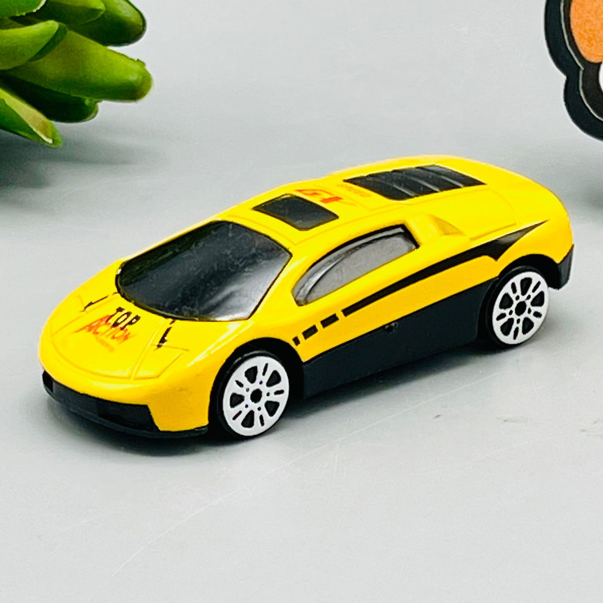 1:72 Free Wheels Miniature Cars Pack of 3