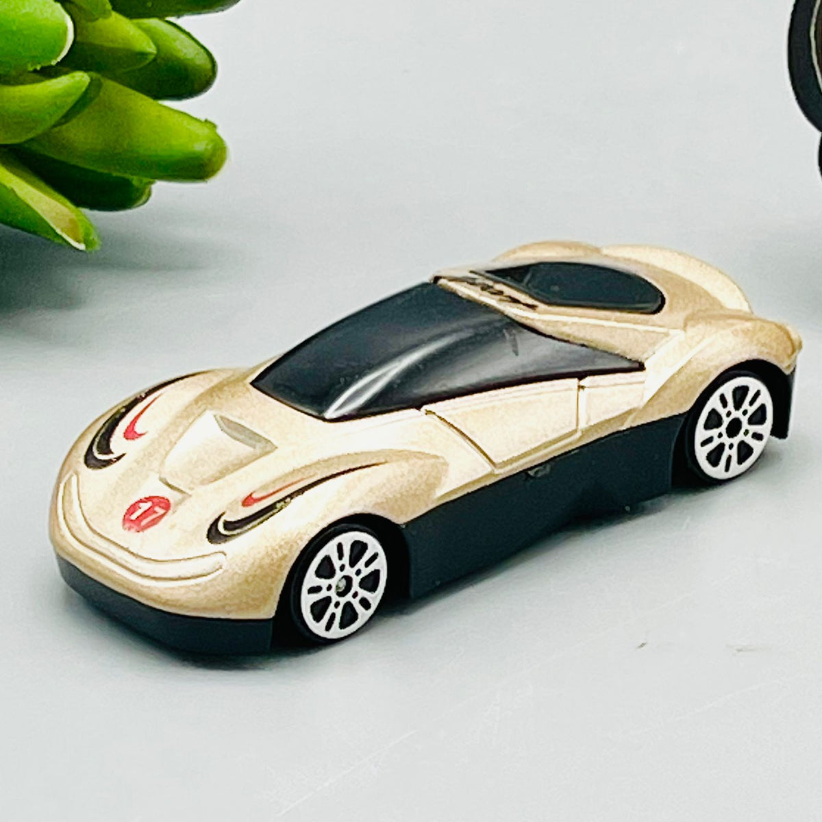 1:72 Free Wheels Miniature Cars Pack of 3
