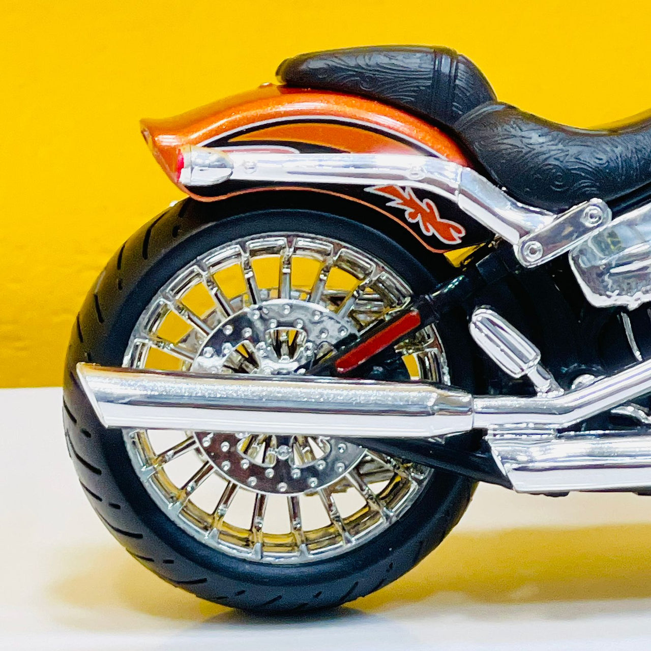 Maisto 1:12 Harley Davidson 2014 CVO Breakout