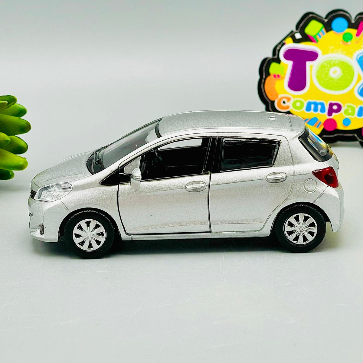 1:36 Diecast Metal Toyota Vitz Model Car