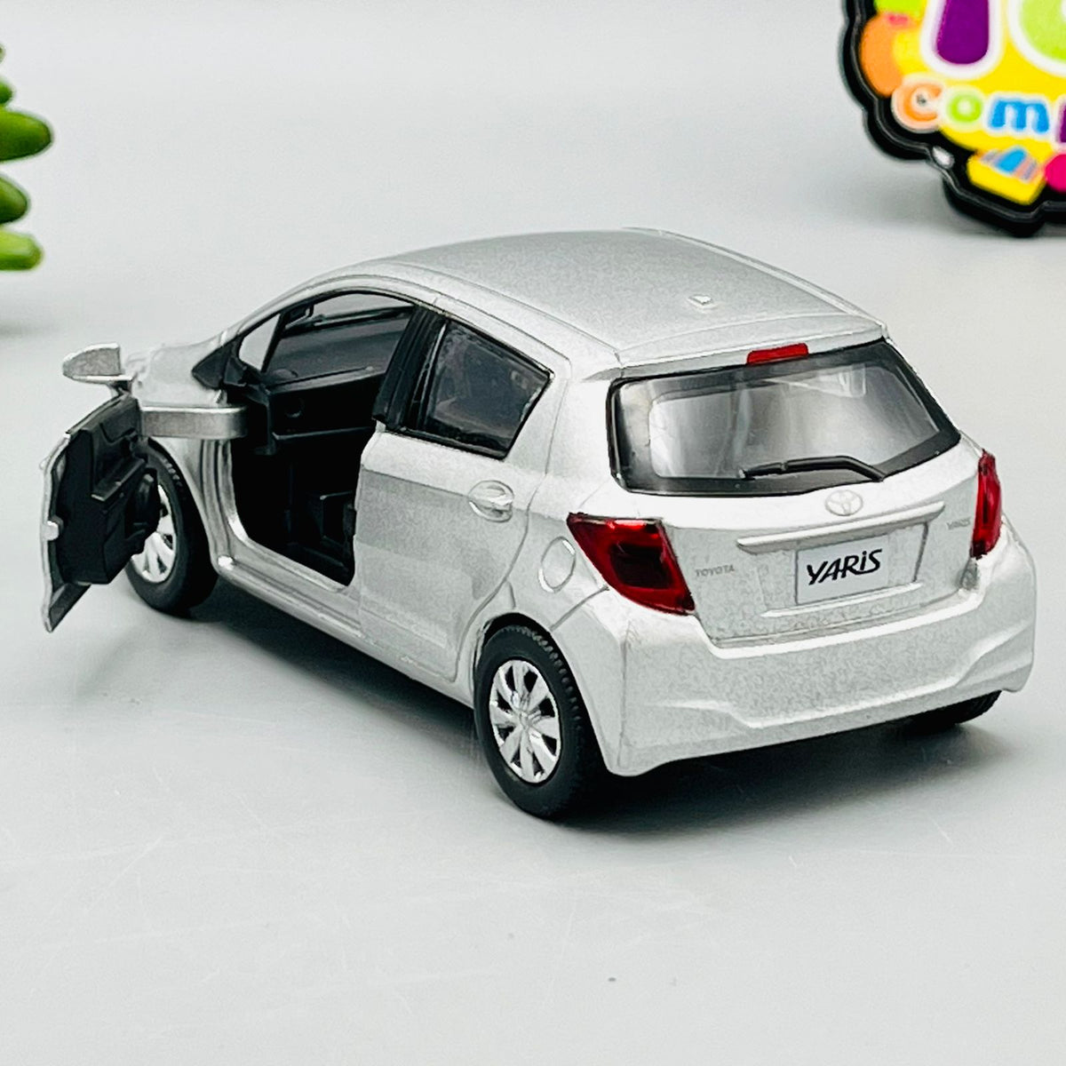 1:36 Diecast Metal Toyota Vitz Model Car