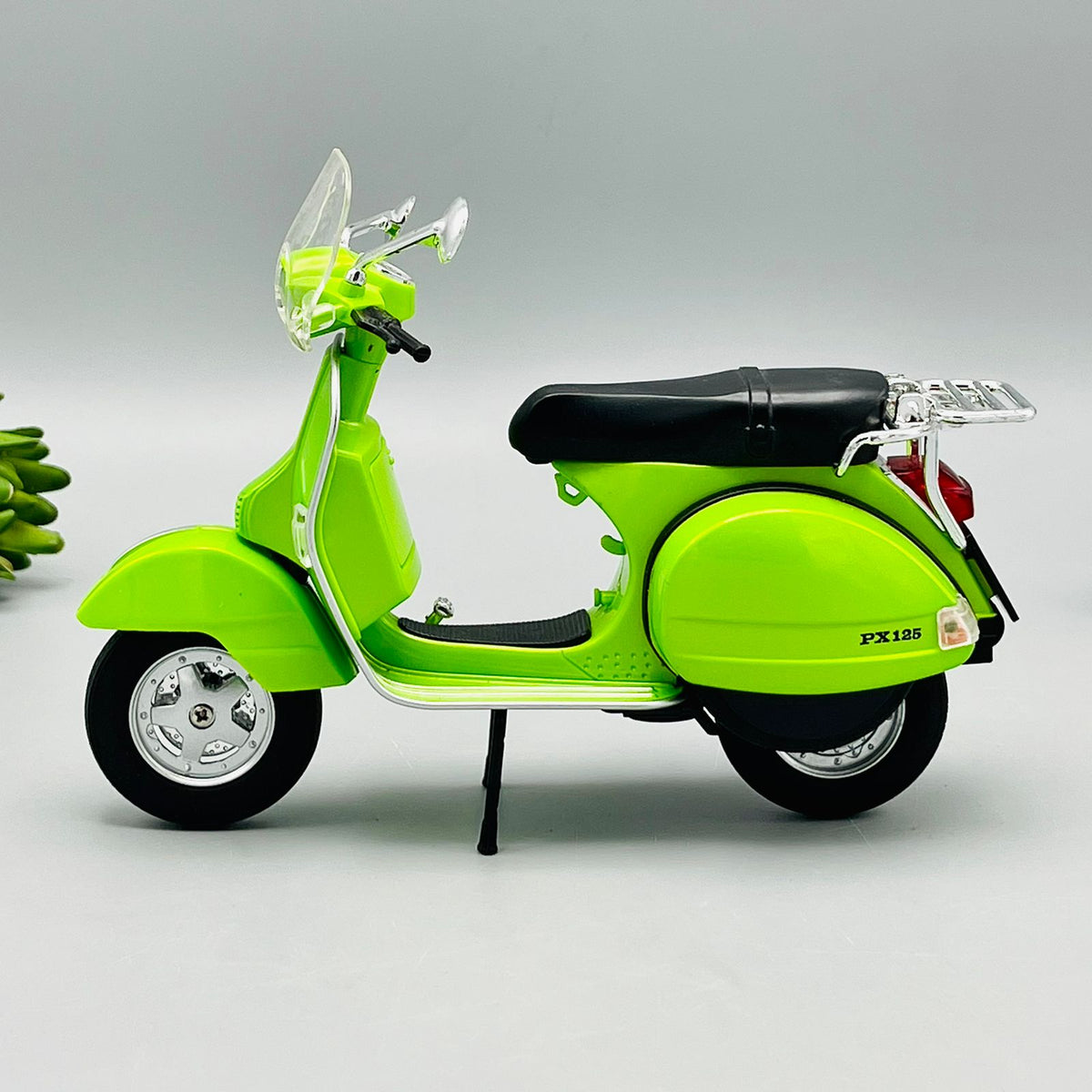 1:10 Premium Diecast Vespa Model