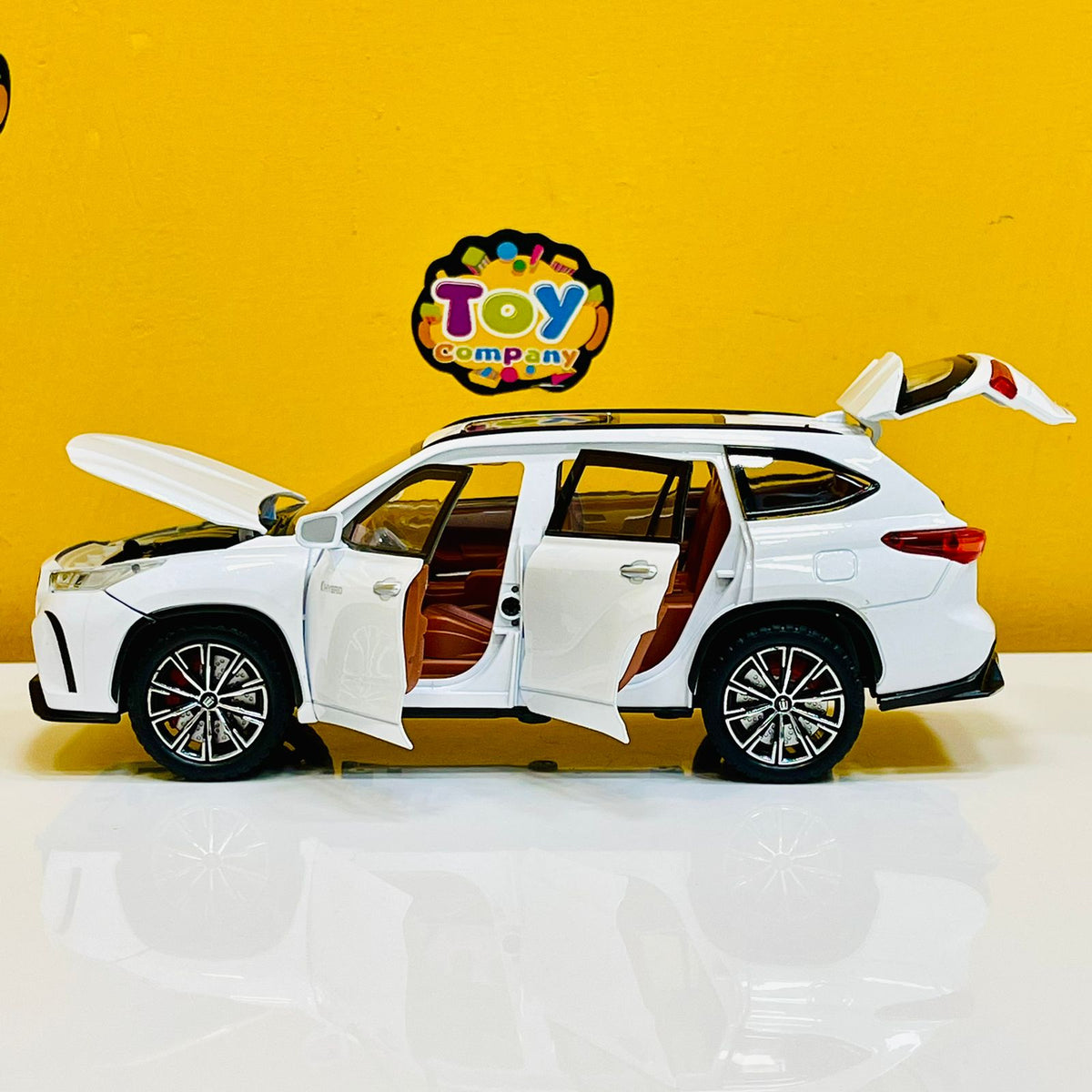 1:24 Diecast Toyota Crown Kluger
