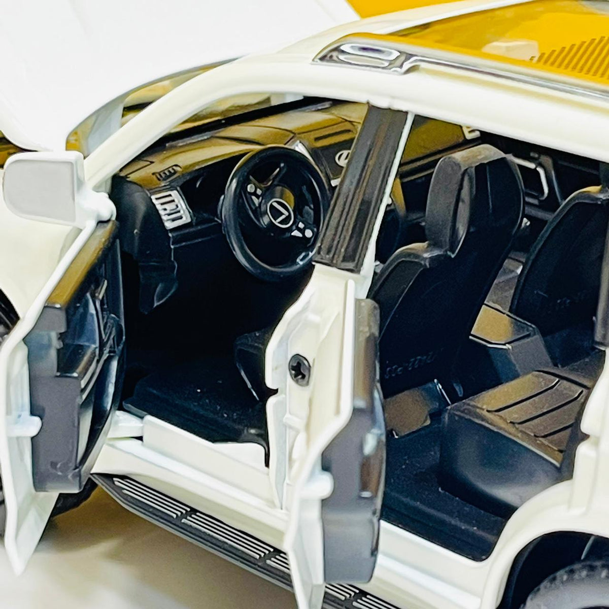 1:22 Diecast Lexus LX570