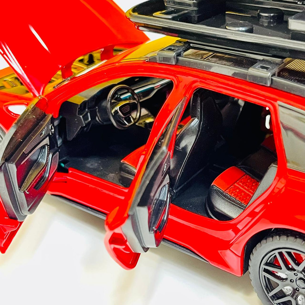 1:24 Diecast Audi RS6 Travel Edition