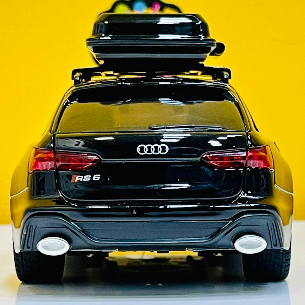 1:24 Diecast Audi RS6 Travel Edition