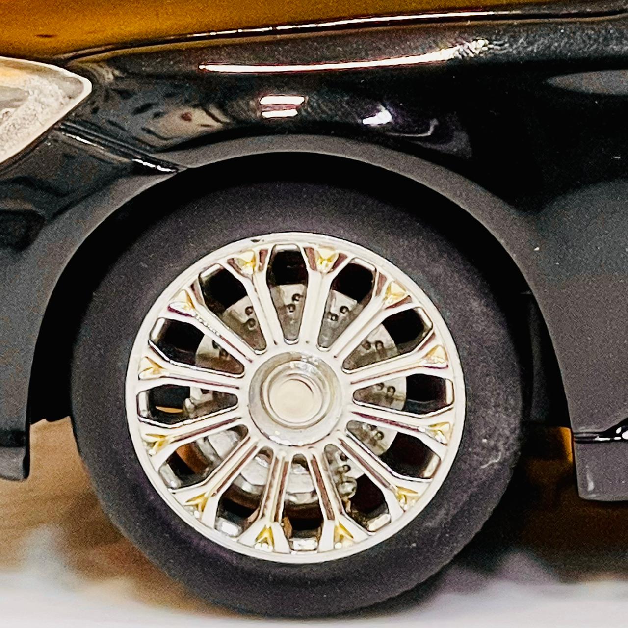 1:24 Diecast Mercedes-Benz E300EL