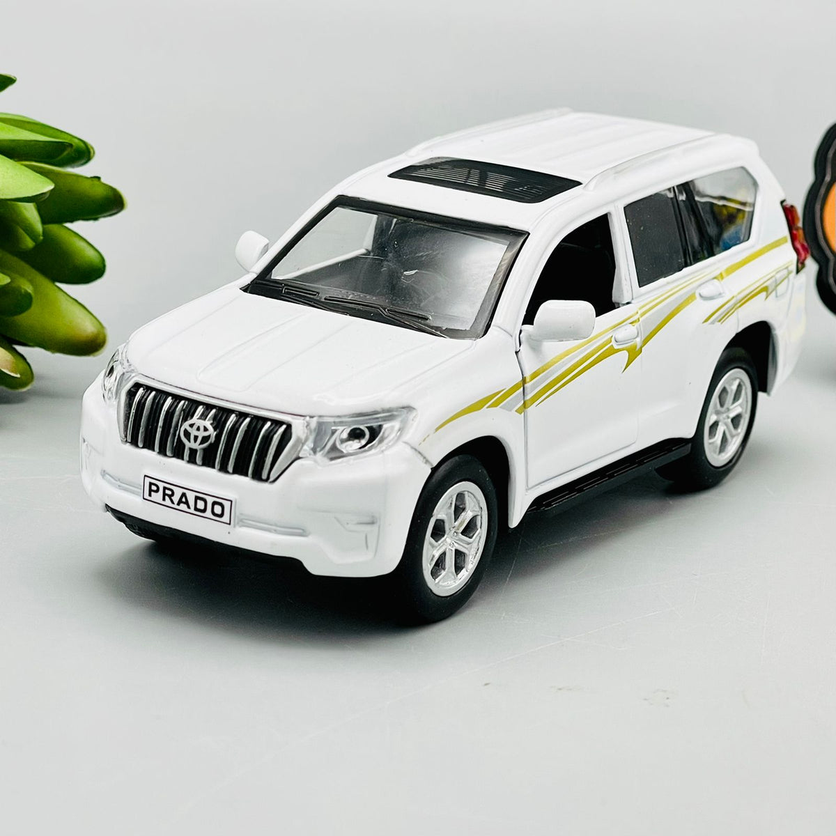 1:36 Alloy Land Cruiser Prado TX-L