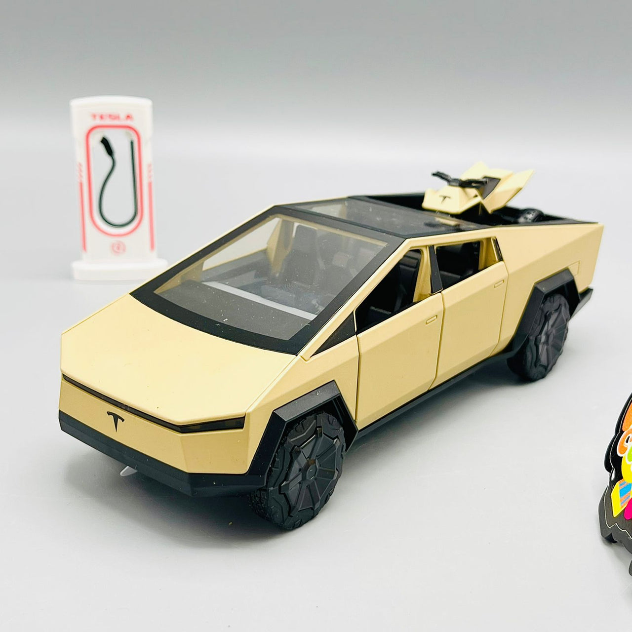 1:28 Diecast Pullback Tesla With Quad Bike-Golden