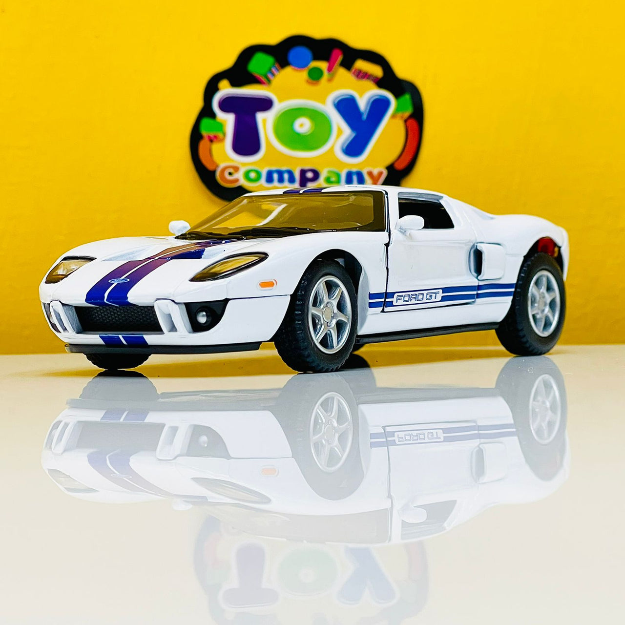 1:36 Kinsmart 2006 Ford Mustang GT