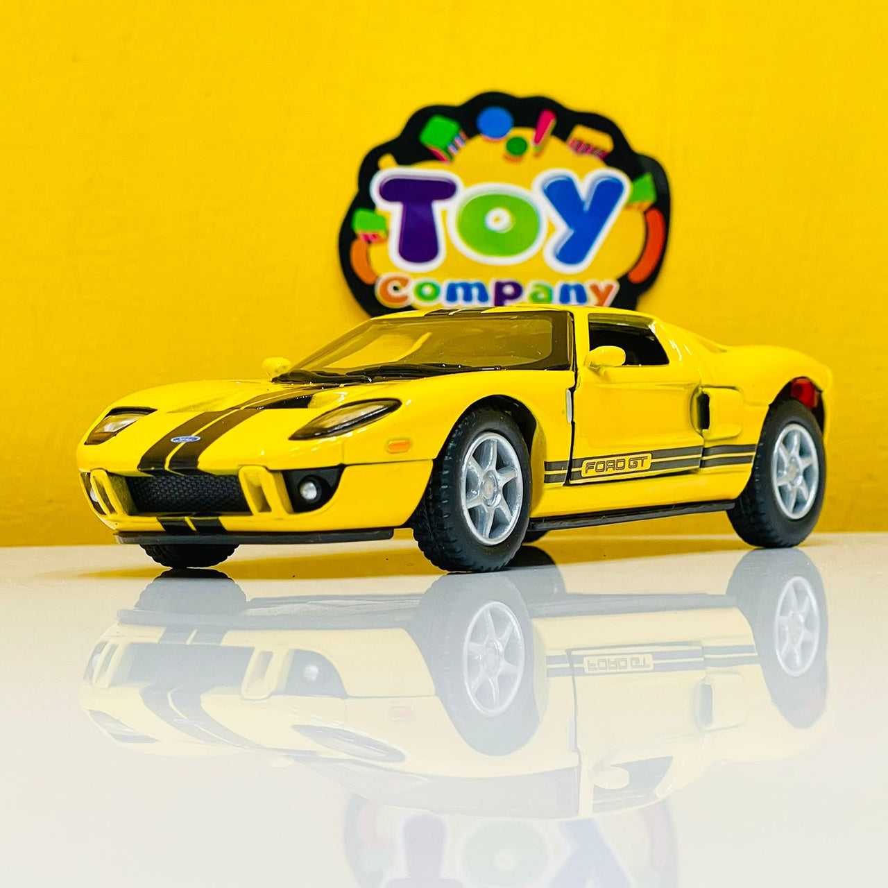 1:36 Kinsmart 2006 Ford Mustang GT